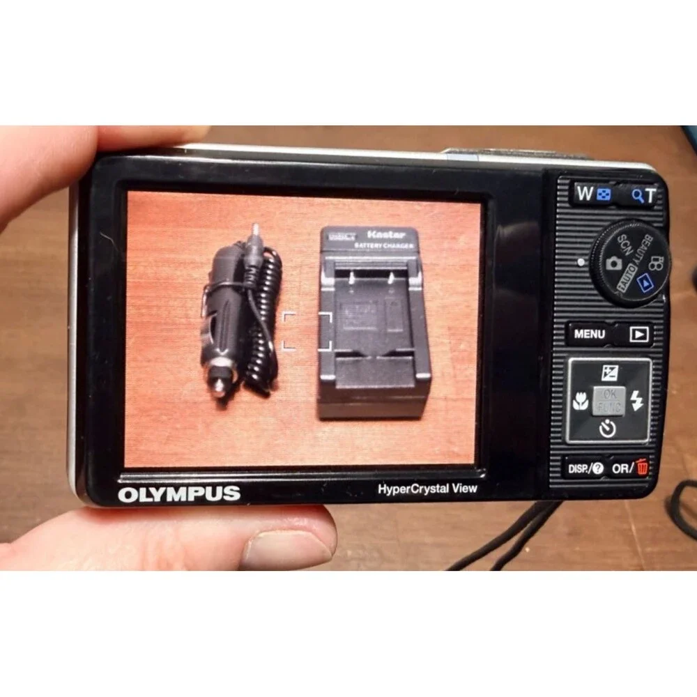 Olympus Stylus 7010 12.0MP Digital Camera Silver Point Shoot w/Batt & charger